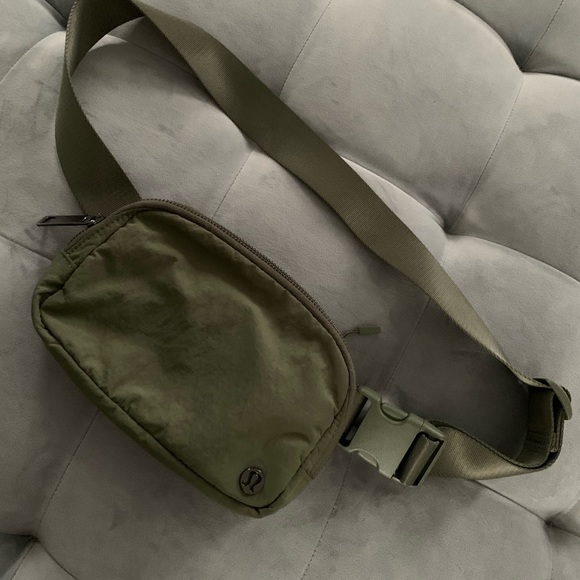 lululemon athletica Handbags - OG ORIGINAL Lululemon Everywhere Belt Bag Medium Olive  Neo Mint Electric Yellow